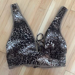 LIKE NEW D+ Animal top